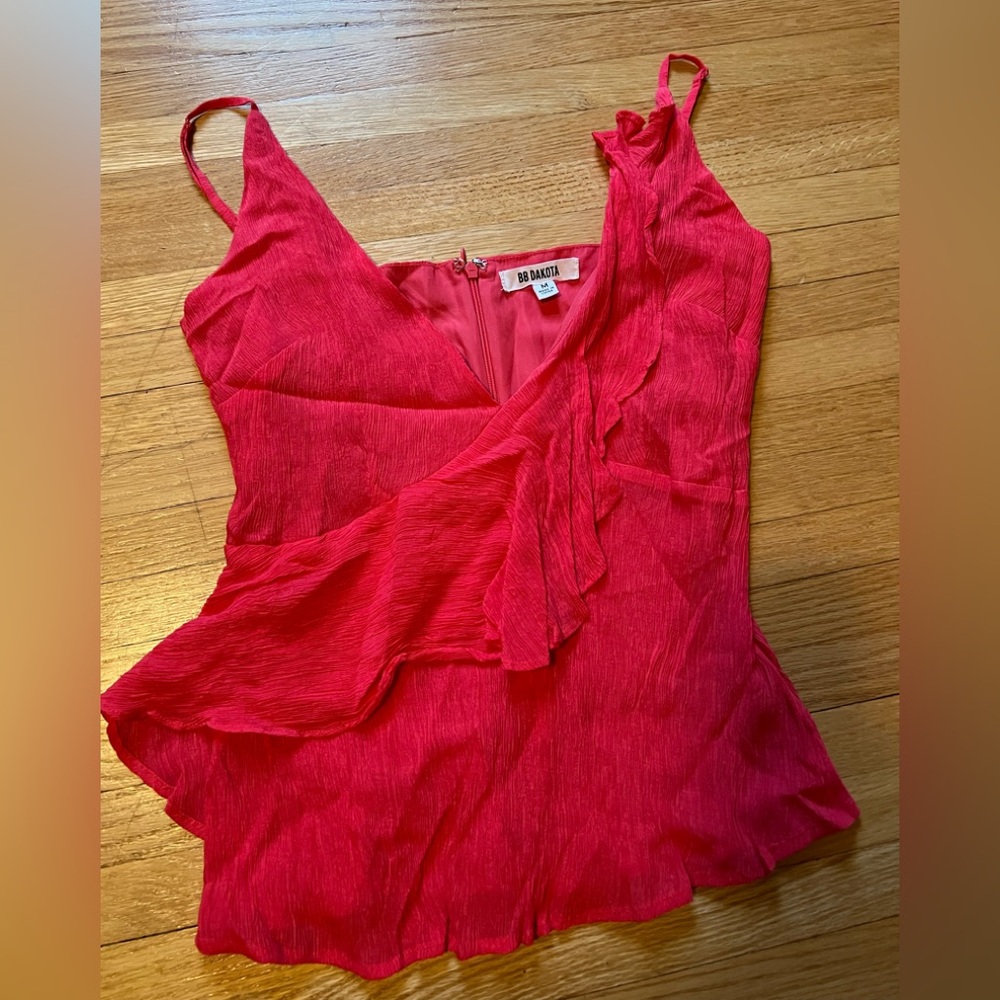 BB Dakota Vibrant Red top